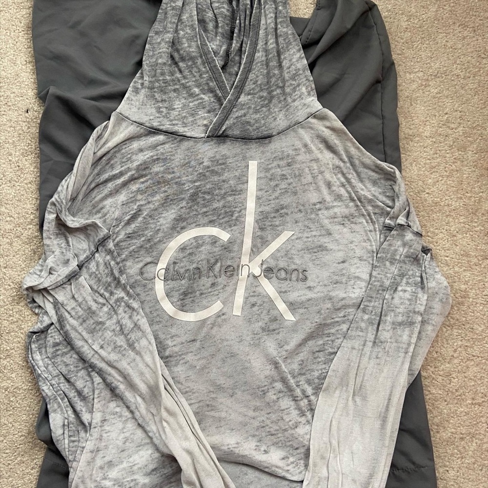 WASHED CALVIN CROPPED HOODIE